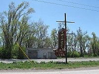USA - Mitchell IL - Abandoned Petrol Station & Sign (11 Apr 2009)